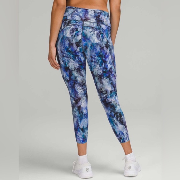 Lululemon Fast and Free High-Rise Tight 25" SIZE 6
Chromasphere Multi Blue - Picture 3 of 15